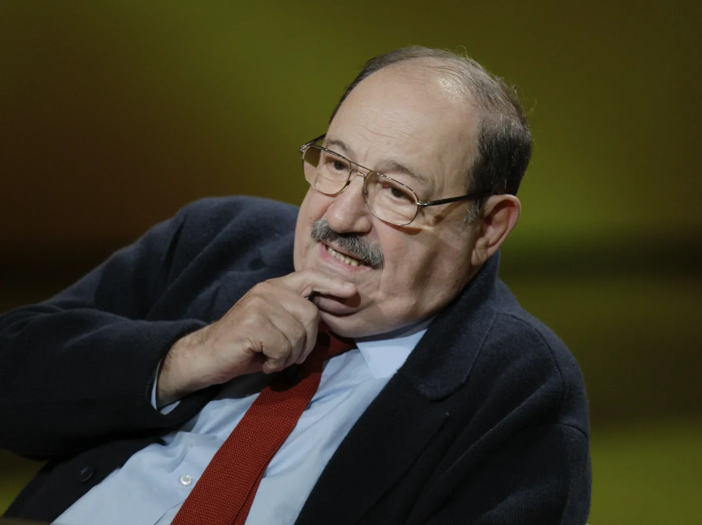 Watykański dziennik krytykuje powieść Umberto Eco