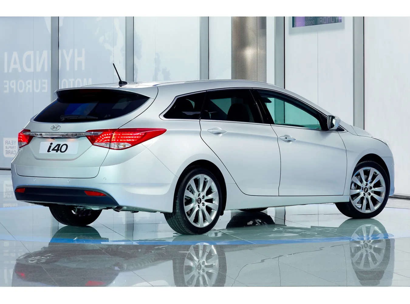 1823846-hyundai-i40-1.jpg