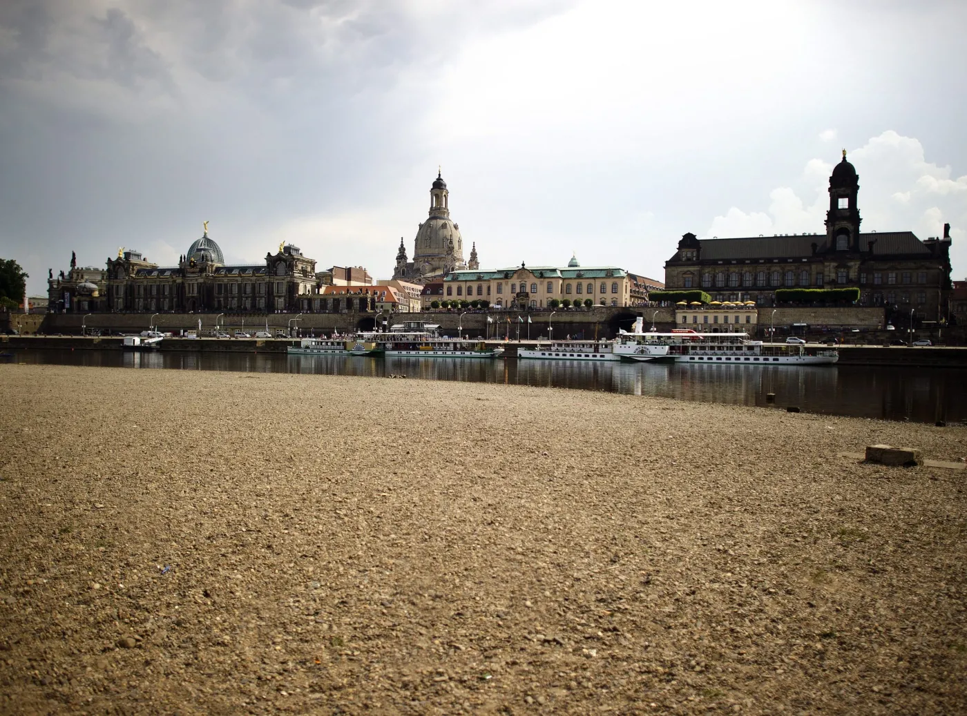 2154994-epa02769197.jpg