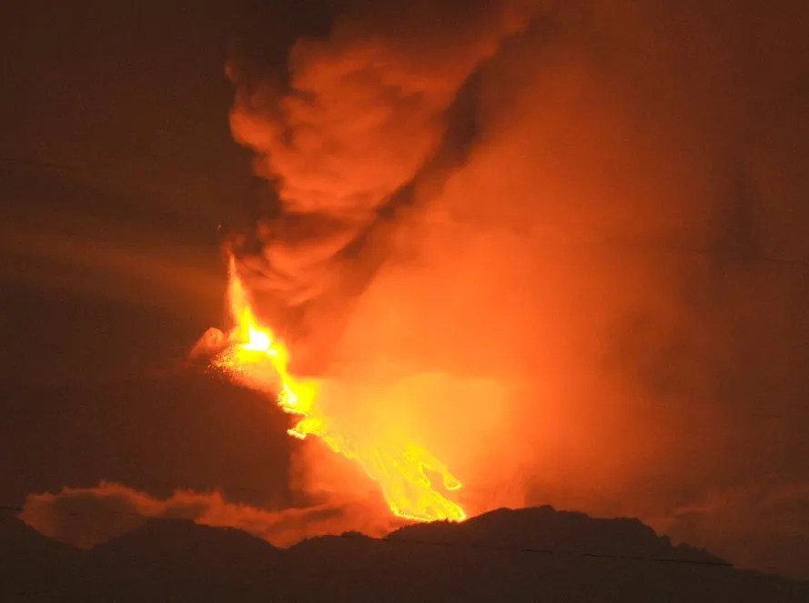 2335590-wulkan-etna.jpg