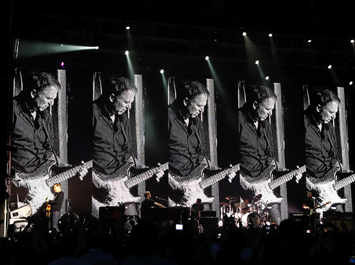 2172971-bryan-adams.jpg