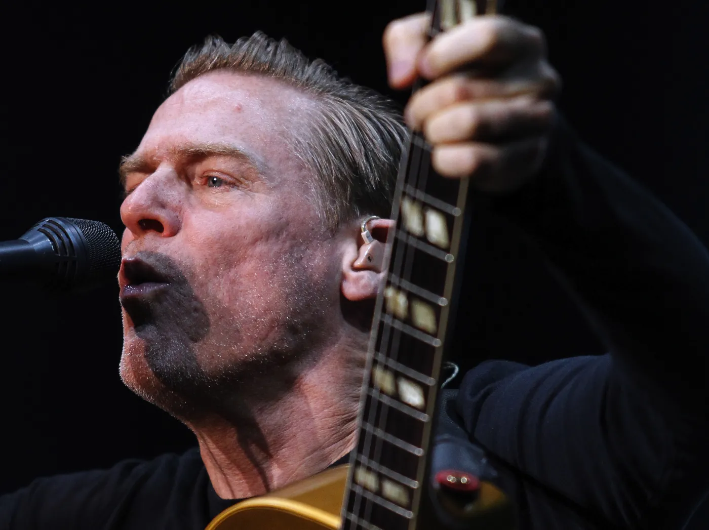 2172996-bryan-adams.jpg