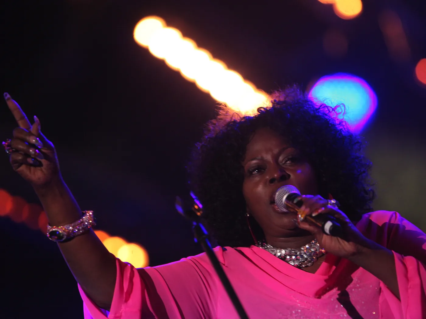 2232627-angie-stone.jpg