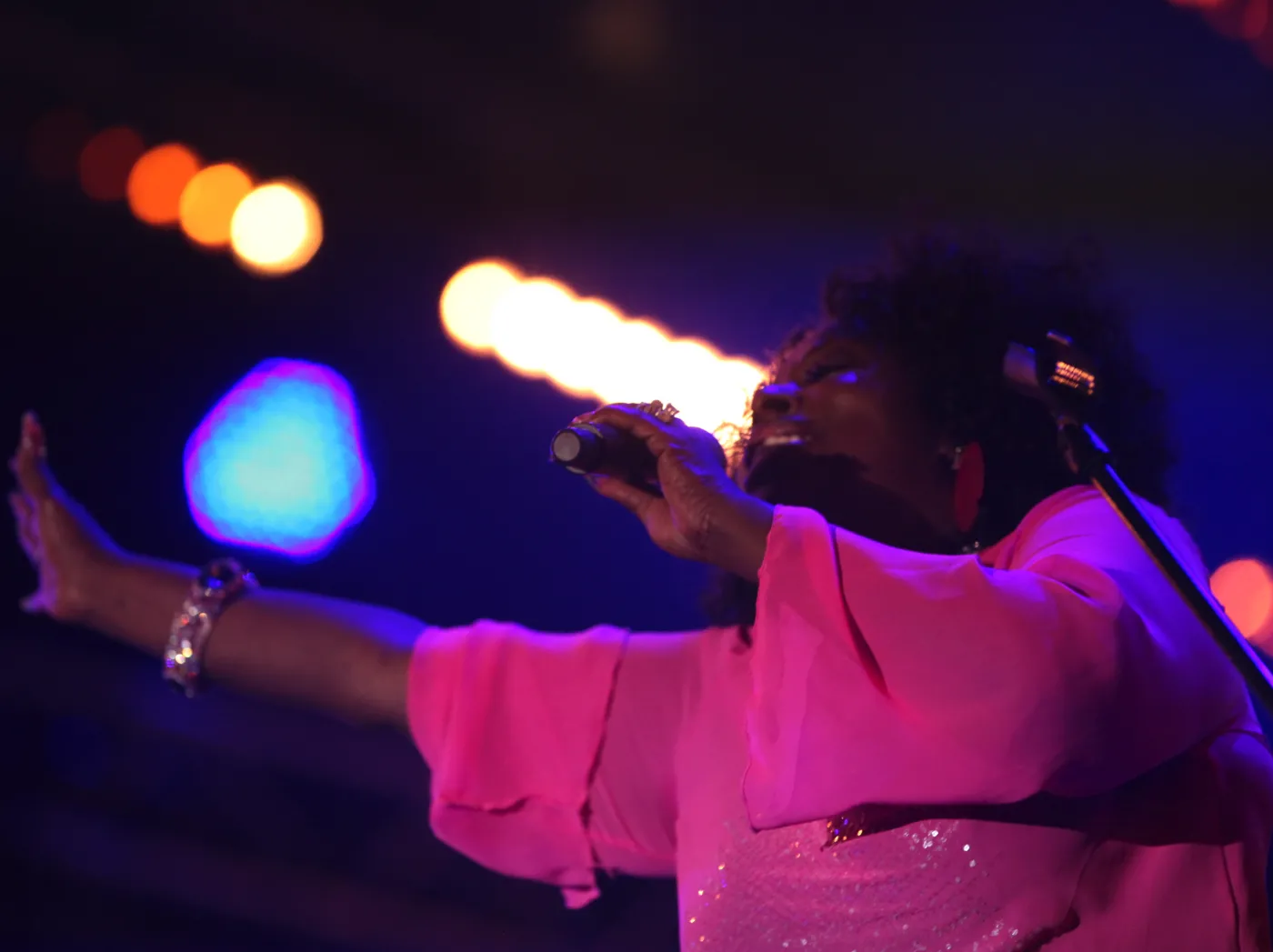 2232652-angie-stone.jpg