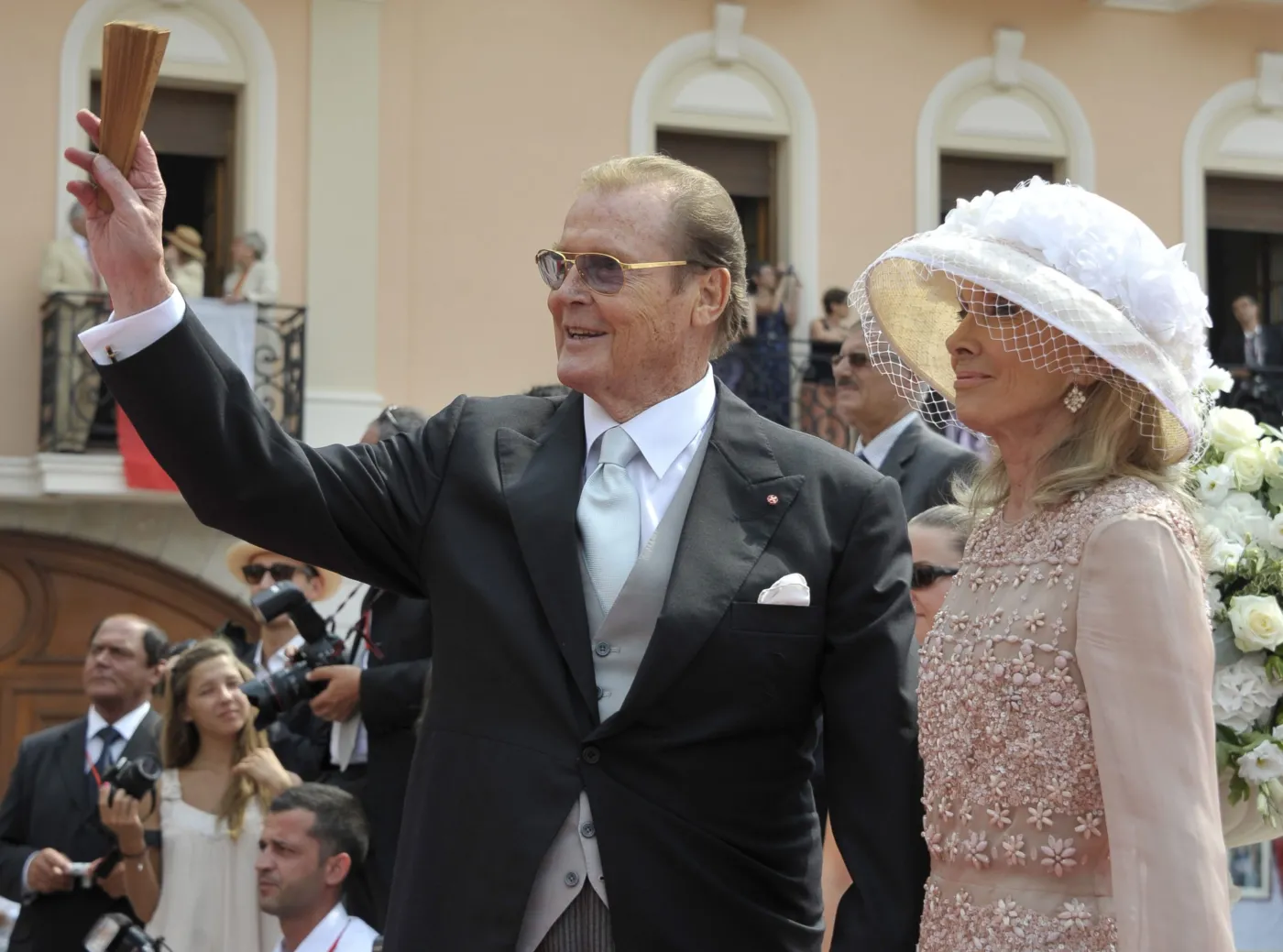 2234791-roger-moore.jpg
