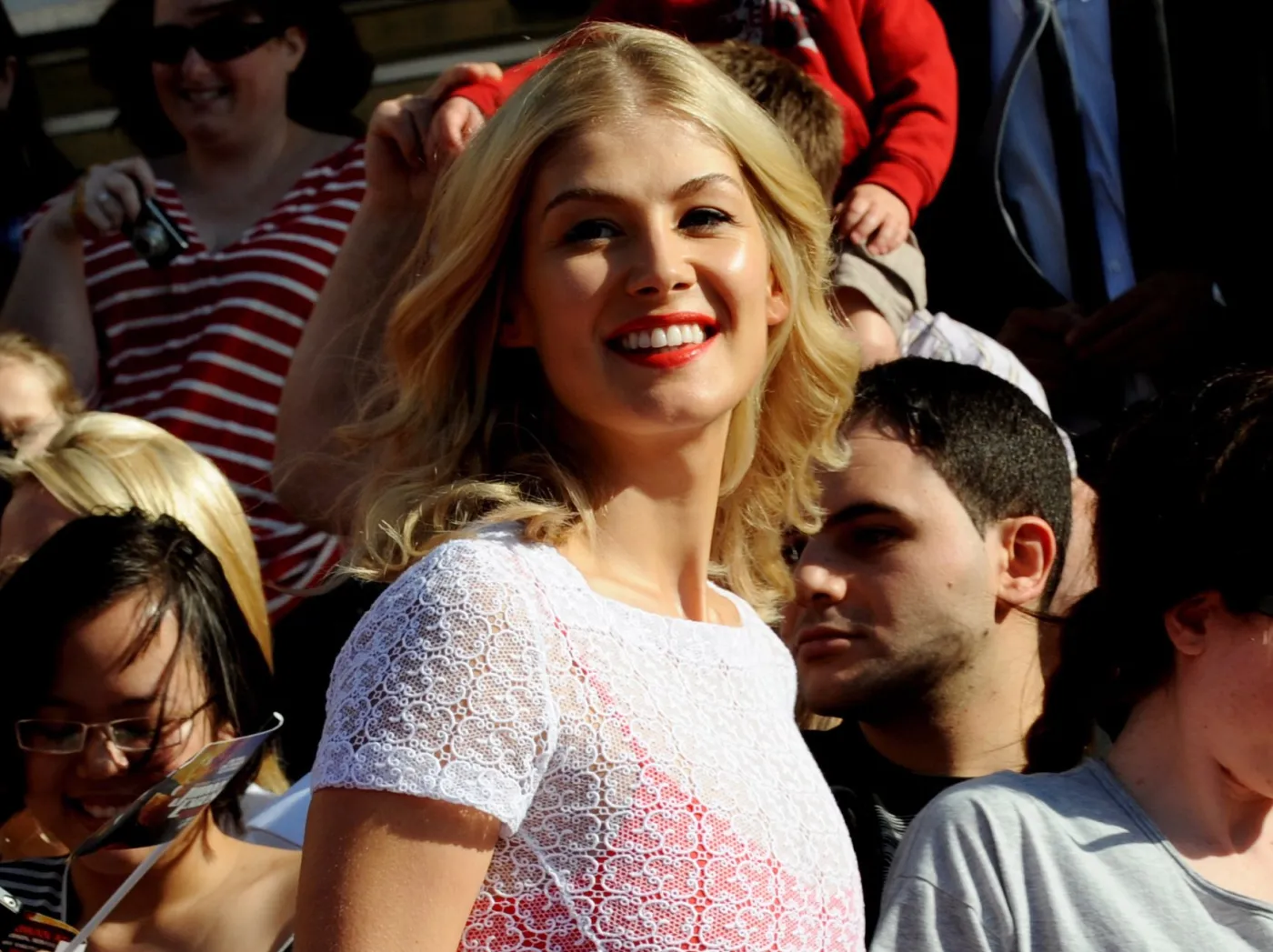 2451898-rosamund-pike.jpg