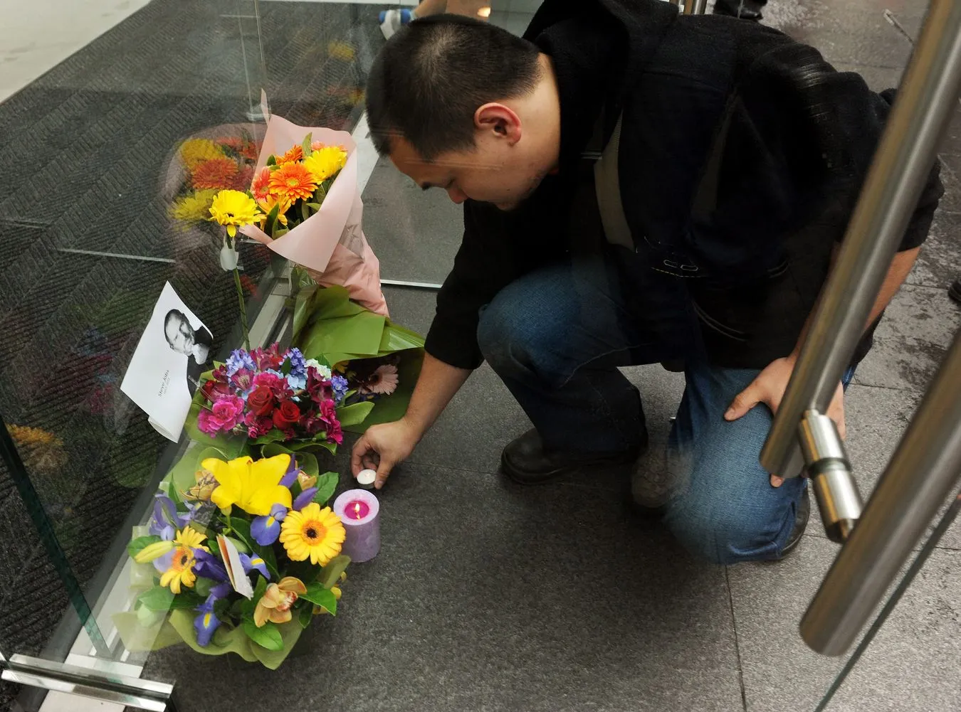 2573845-epa02952376.jpg