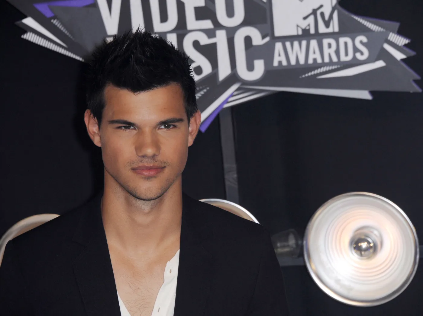 Taylor Lautner pokona Dwayne'a Johnsona