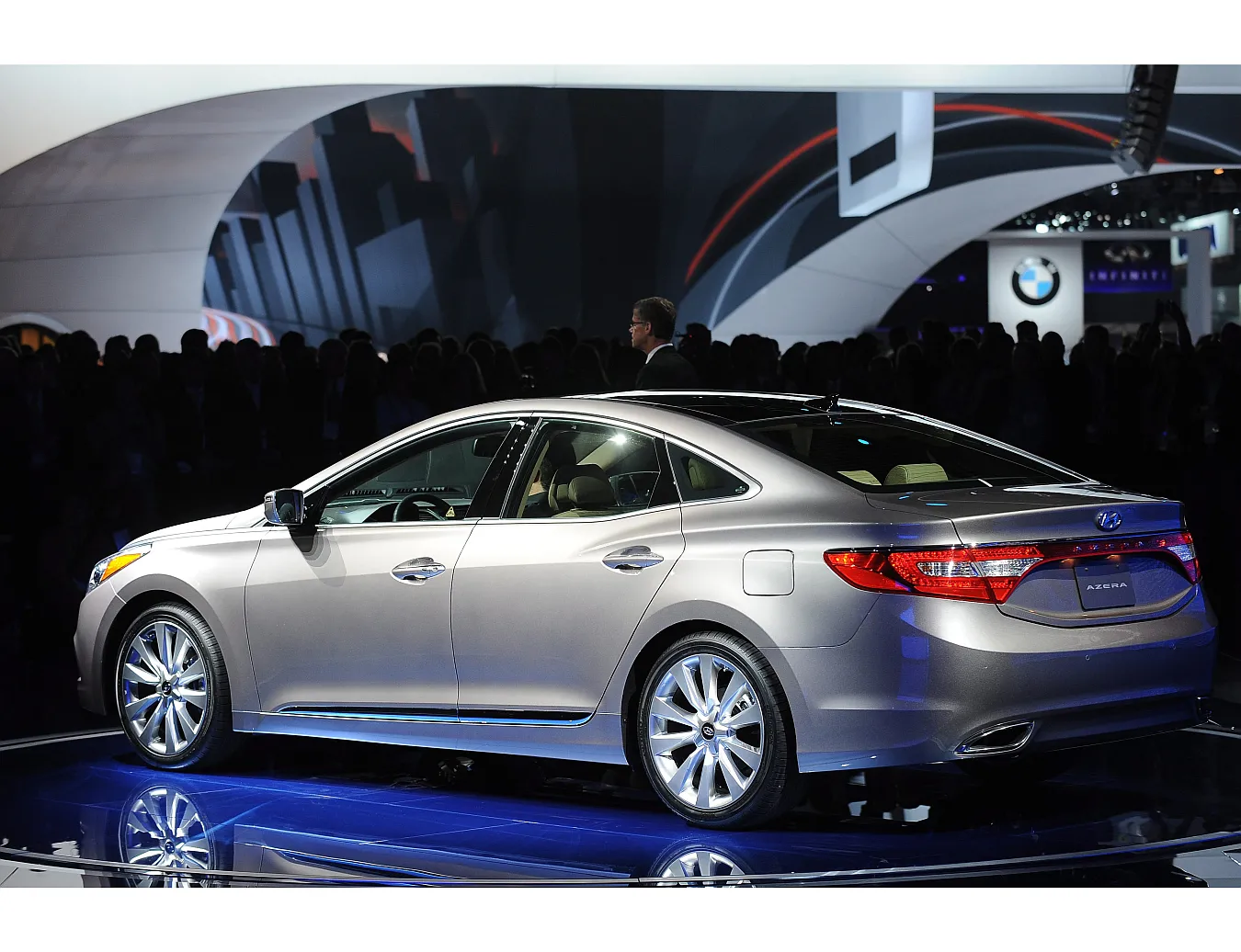 2747022-hyundai-azera.jpg