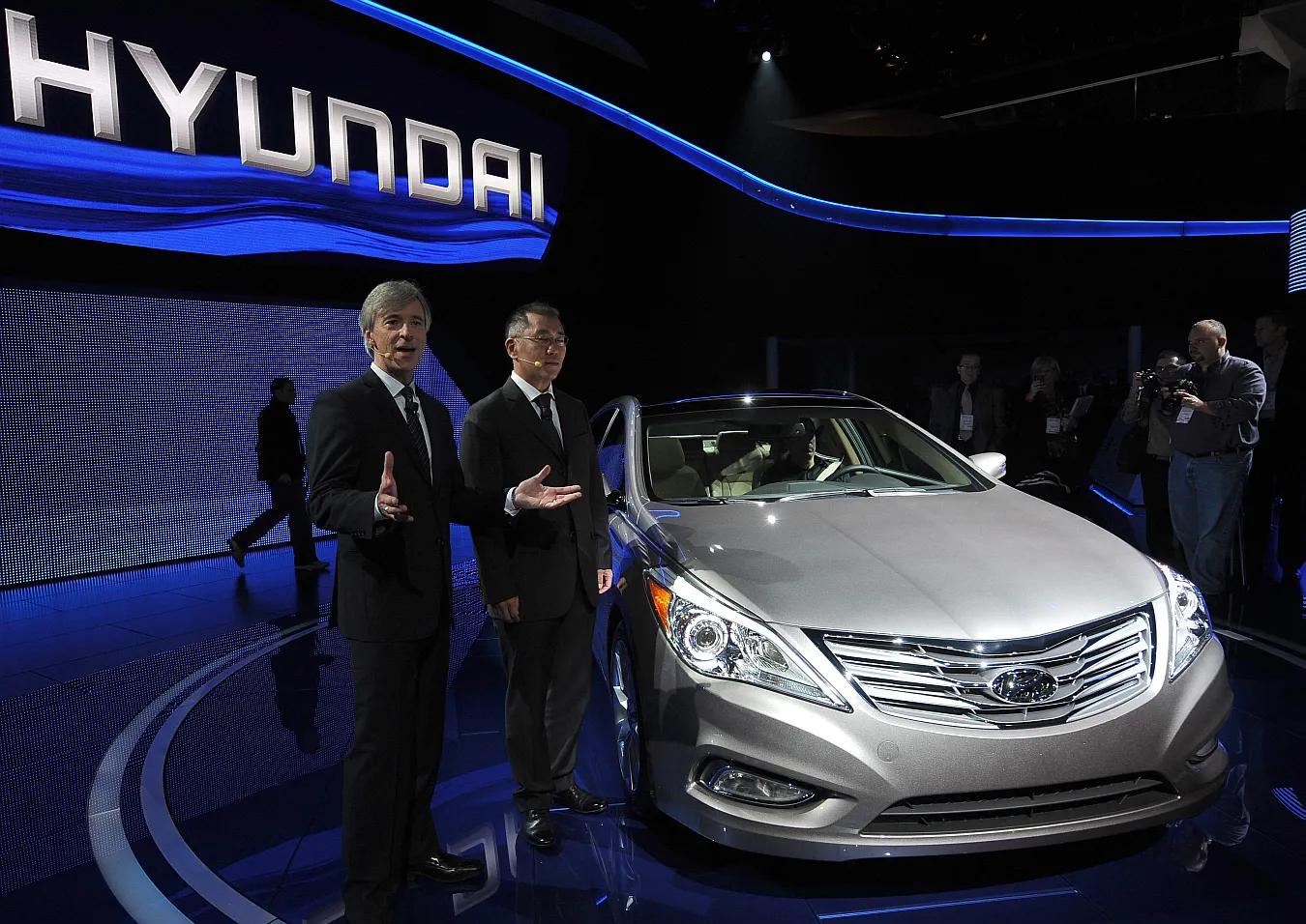2747079-hyundai-azera.jpg