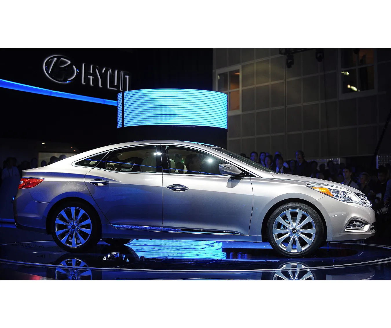 2747183-hyundai-azera.jpg