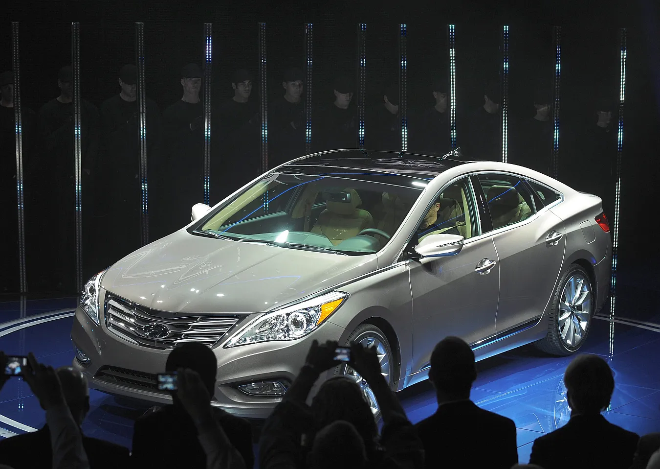 2747260-hyundai-azera.jpg
