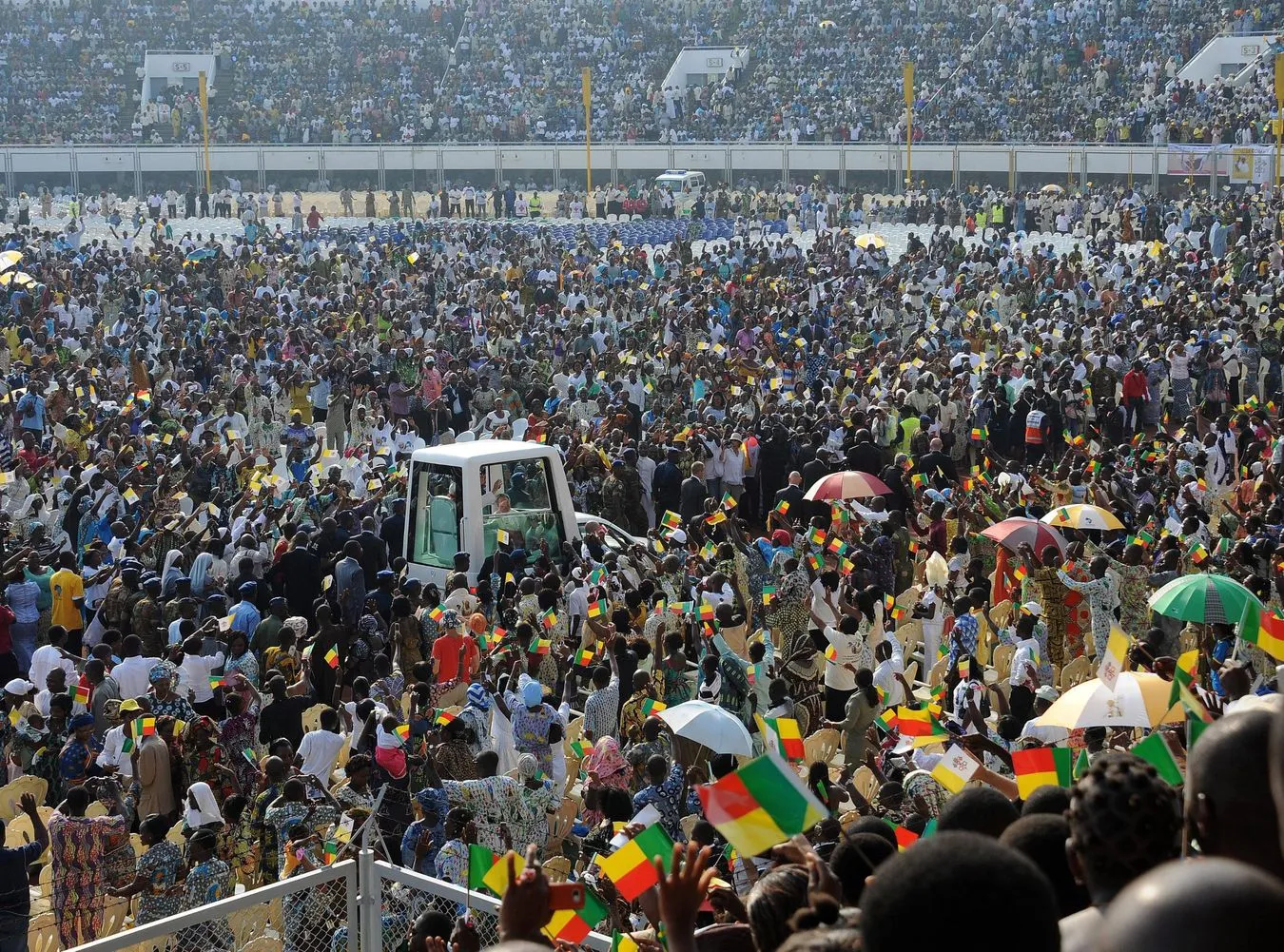 2759965-papiez-benin-1.jpg