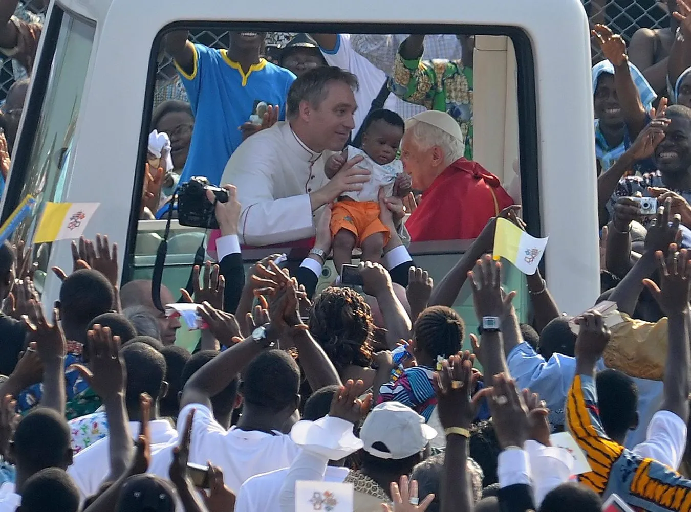 2759992-papiez-benin-2.jpg