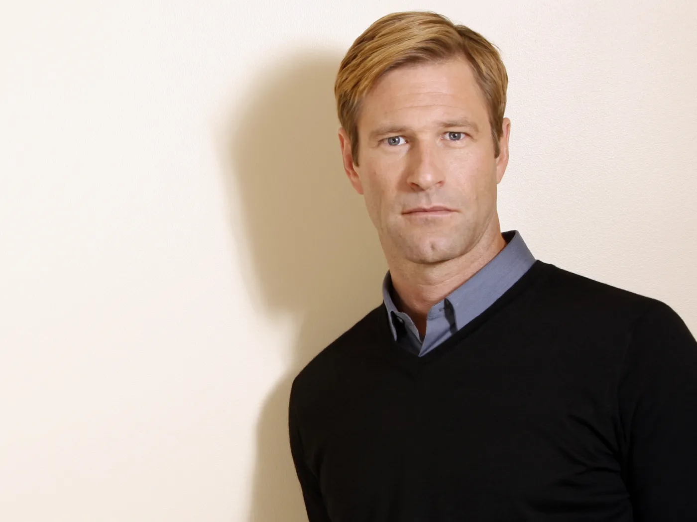 Aaron Eckhart z Frankensteinem bystrzakiem