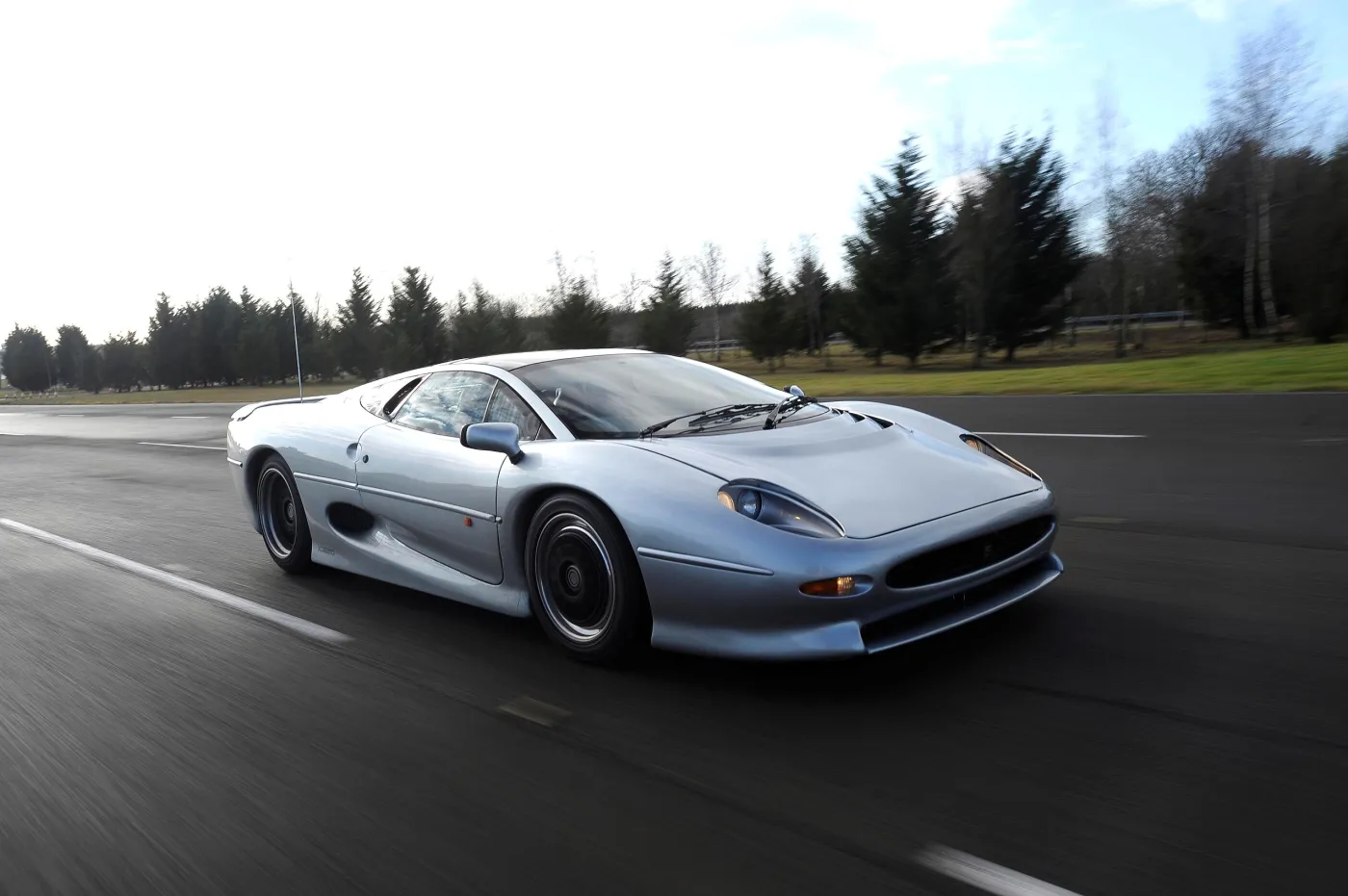 Jaguar XJ220 
