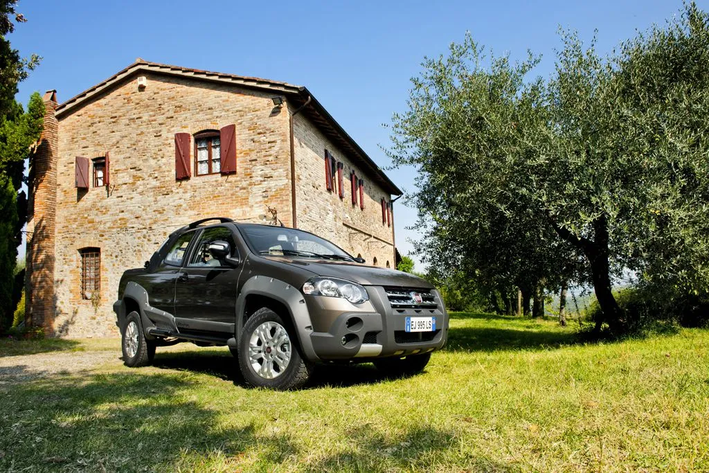 3061446-fiat-strada.jpg