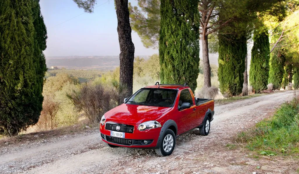 3061554-fiat-strada.jpg