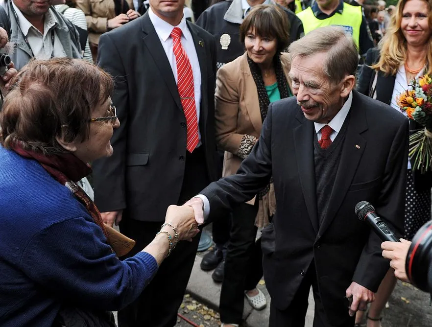 2874150-havel-w-tlumie.jpg