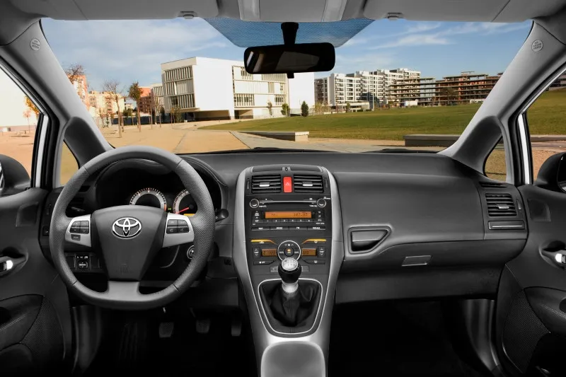 3265518-toyota-auris.jpg