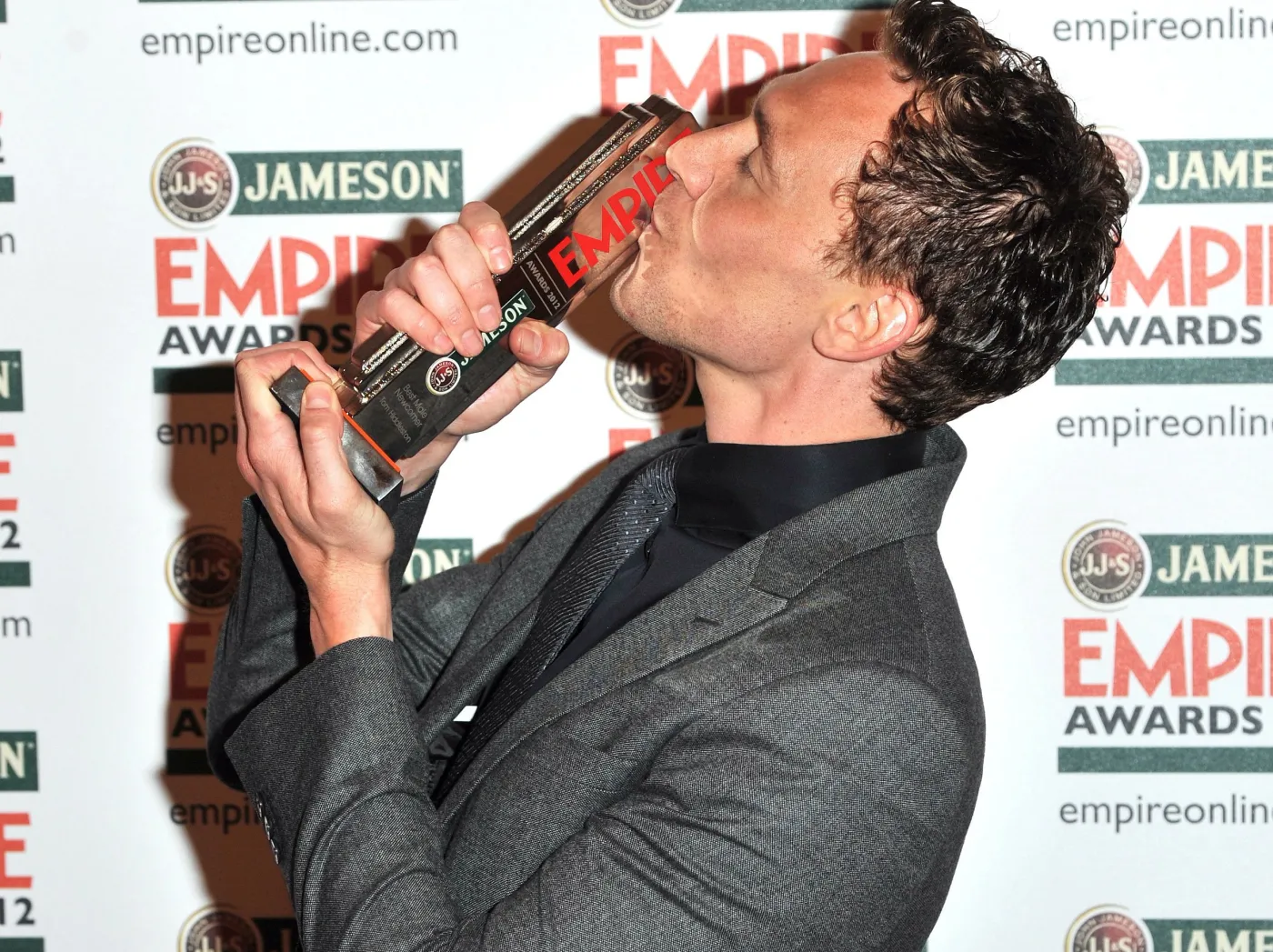 3279164-tom-hiddleston.jpg