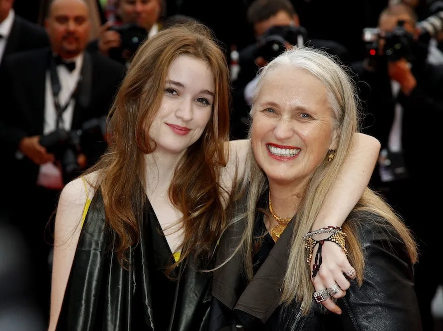 3316164-alice-englert.jpg