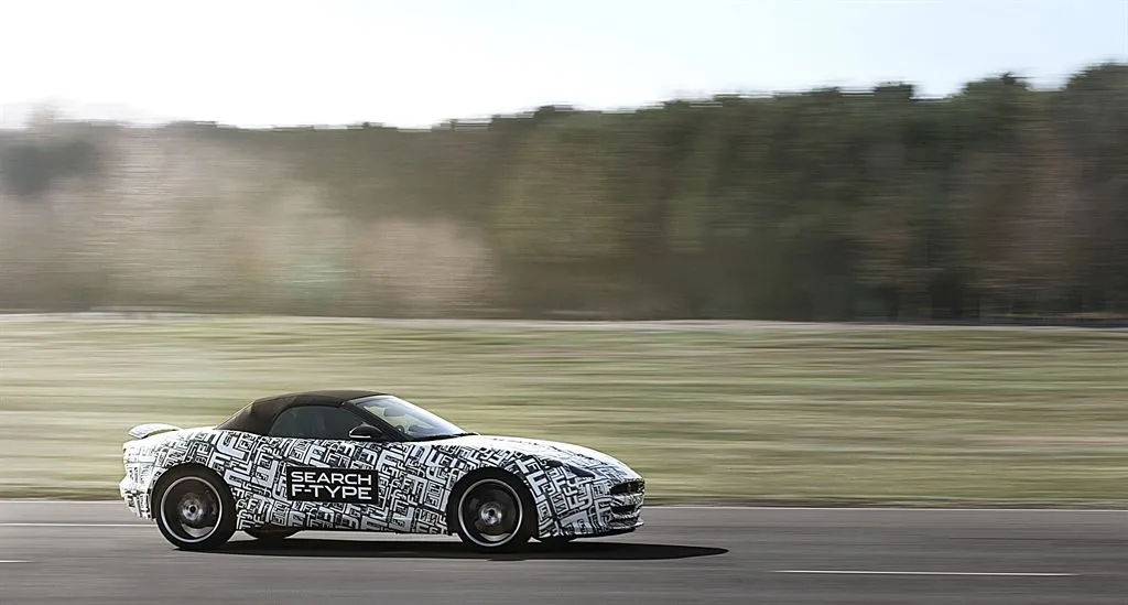 3327391-jaguar-f-type.jpg