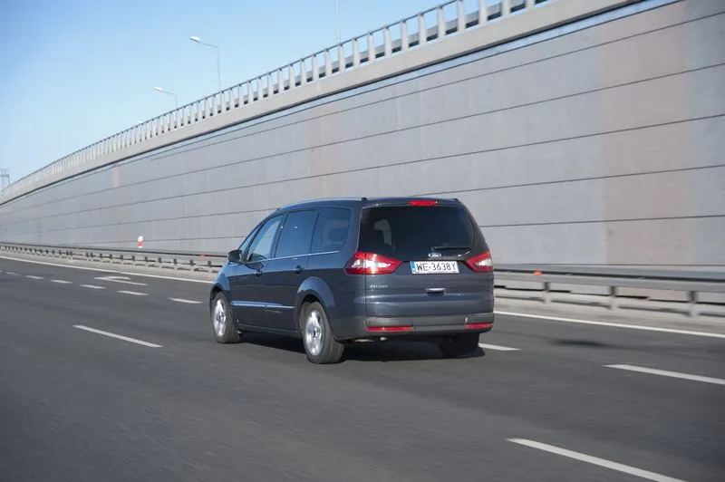 3347305-ford-galaxy.jpg