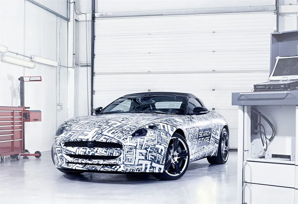 3327419-jaguar-f-type.jpg
