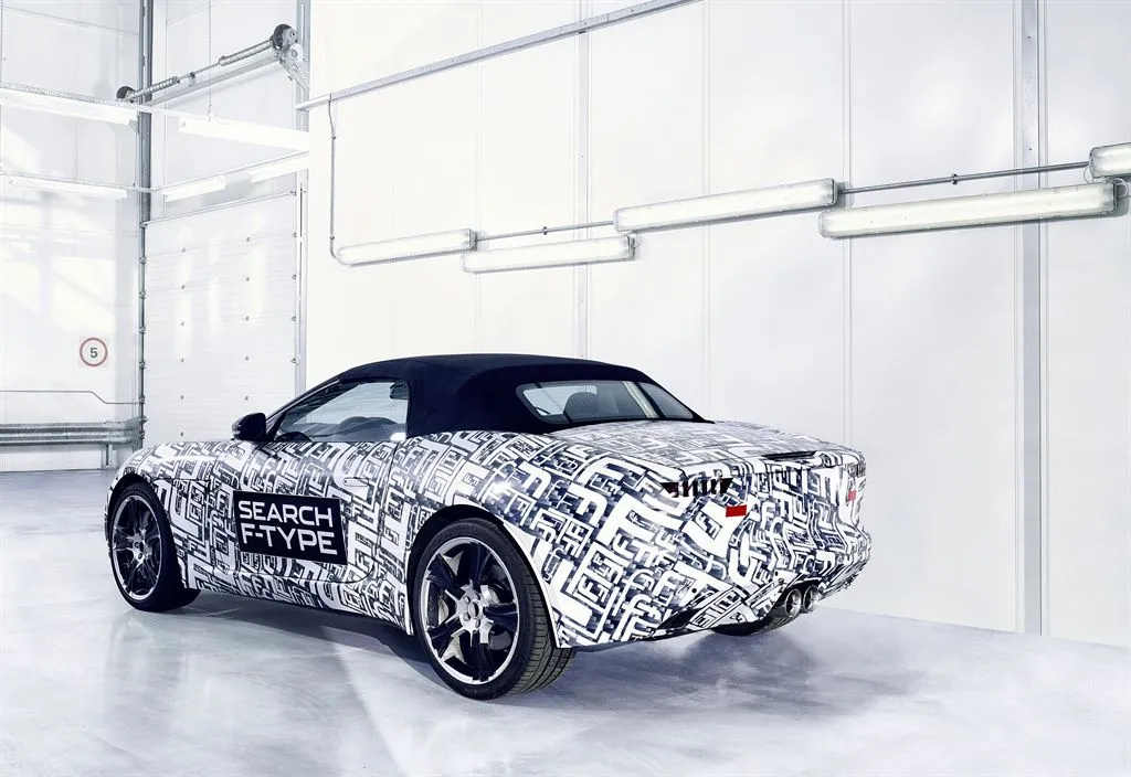 3327448-jaguar-f-type.jpg