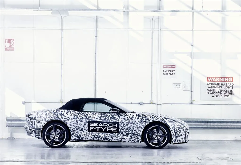 3327477-jaguar-f-type.jpg