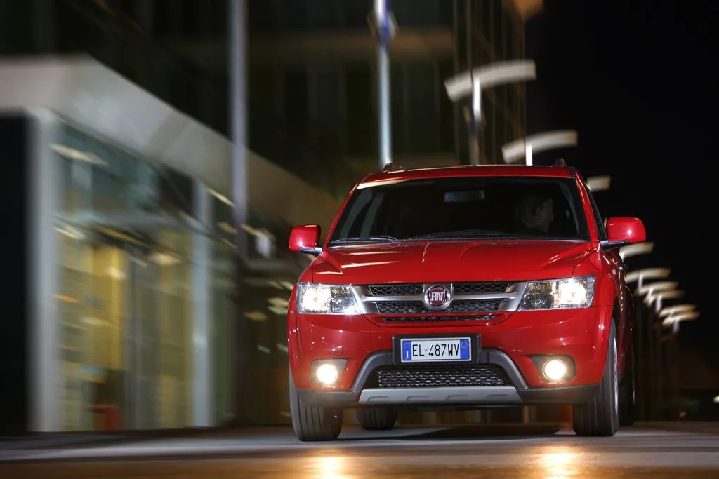 3458594-fiat-freemont.jpg