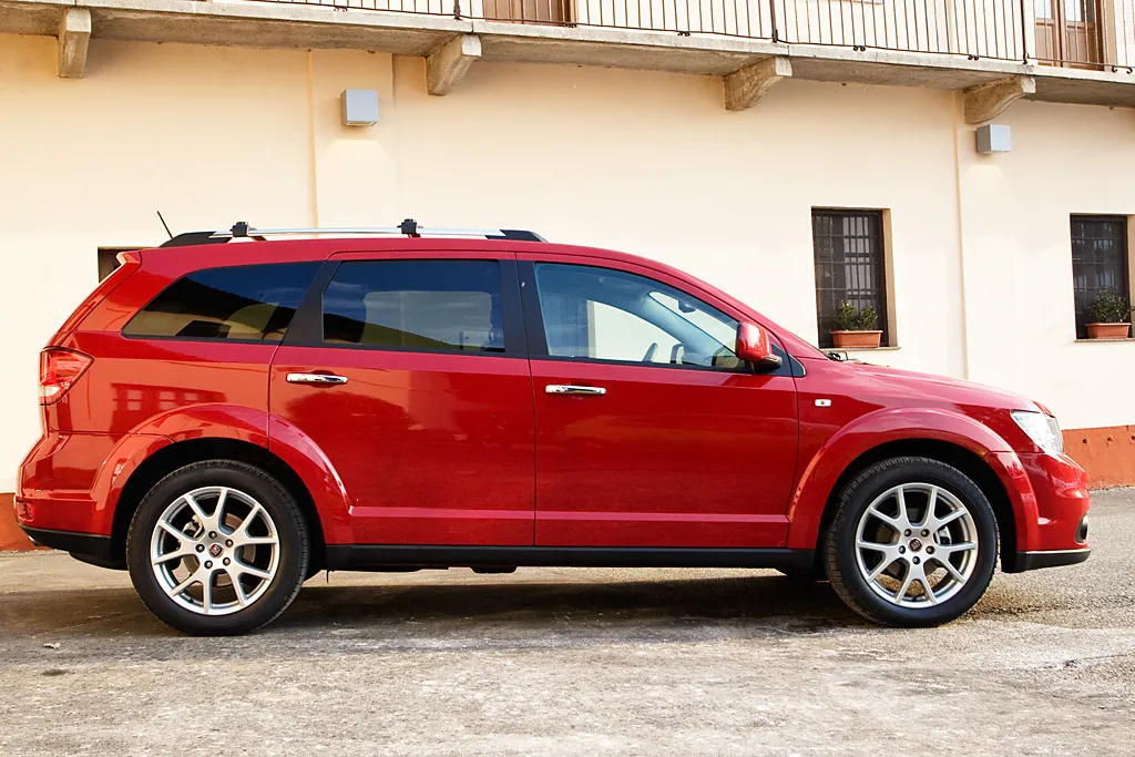 3458248-fiat-freemont.jpg