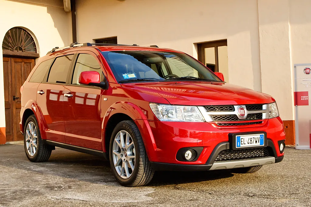 3458304-fiat-freemont.jpg