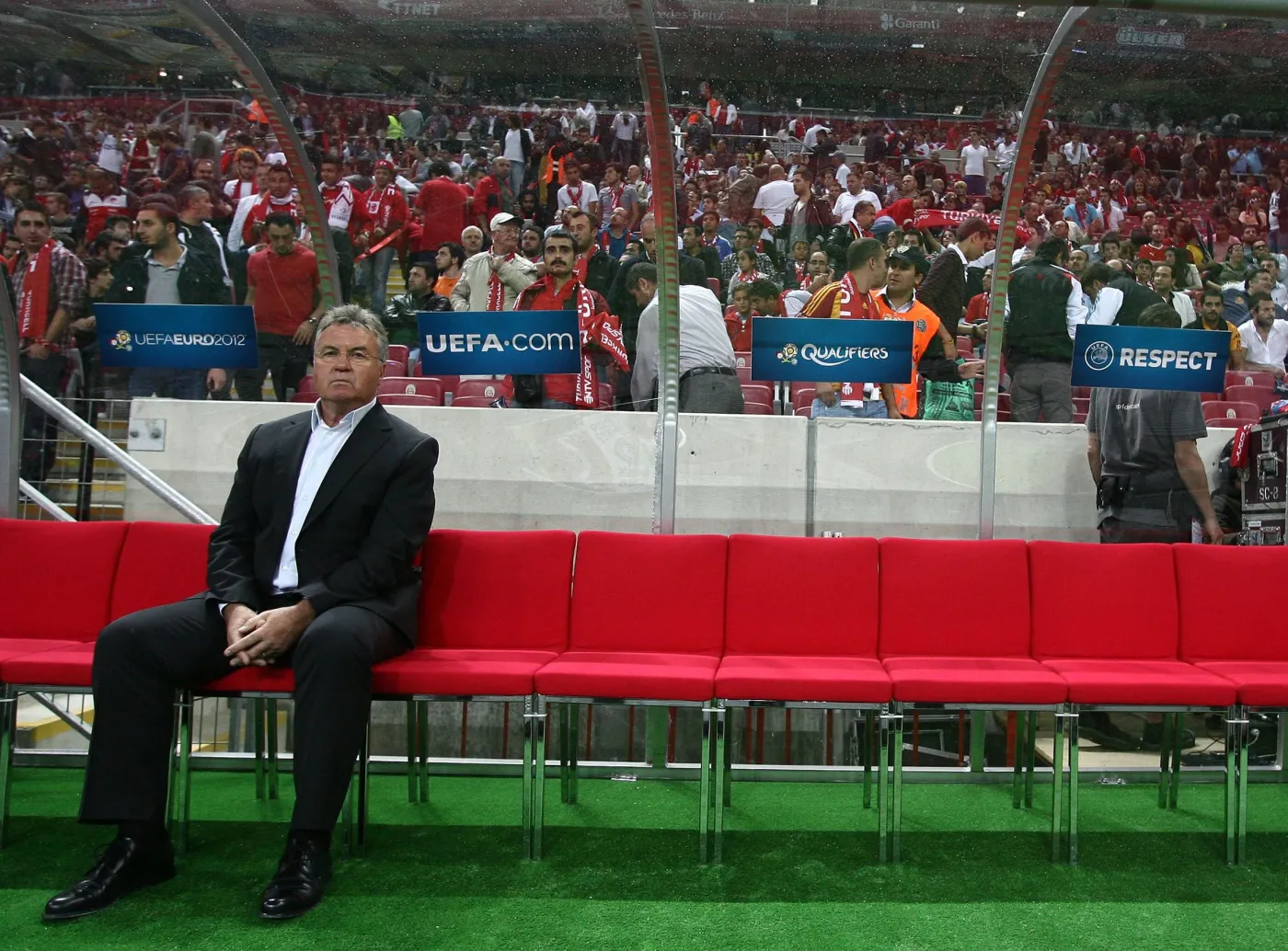 Hiddink wprowadza dyscyplinę w Anży. Surowe kary za spóźnienie
