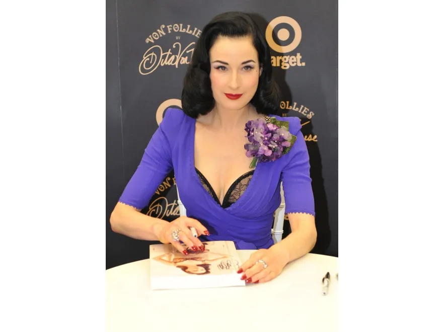 3202862-dita-von-teese.jpg