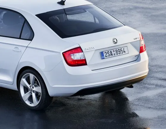3668481-skoda-rapid.jpg