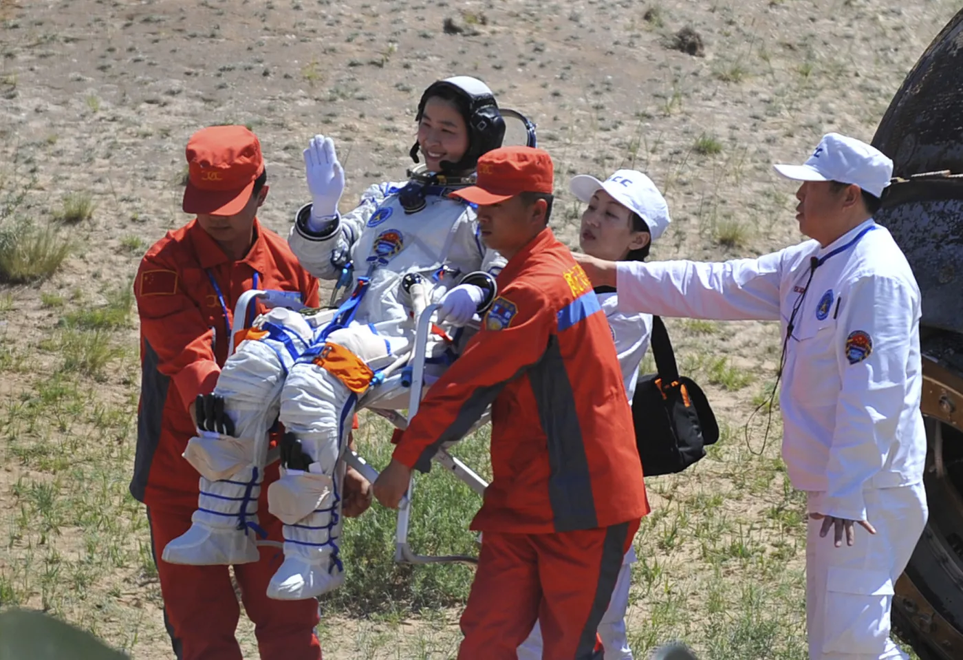 3715135-chiny-kosmos.jpg
