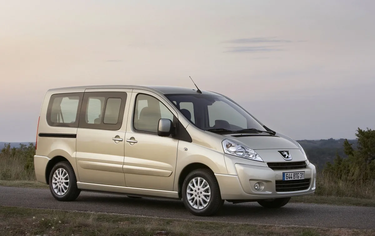 Nowe peugeoty i citroeny ze znaczkiem… Toyoty!
