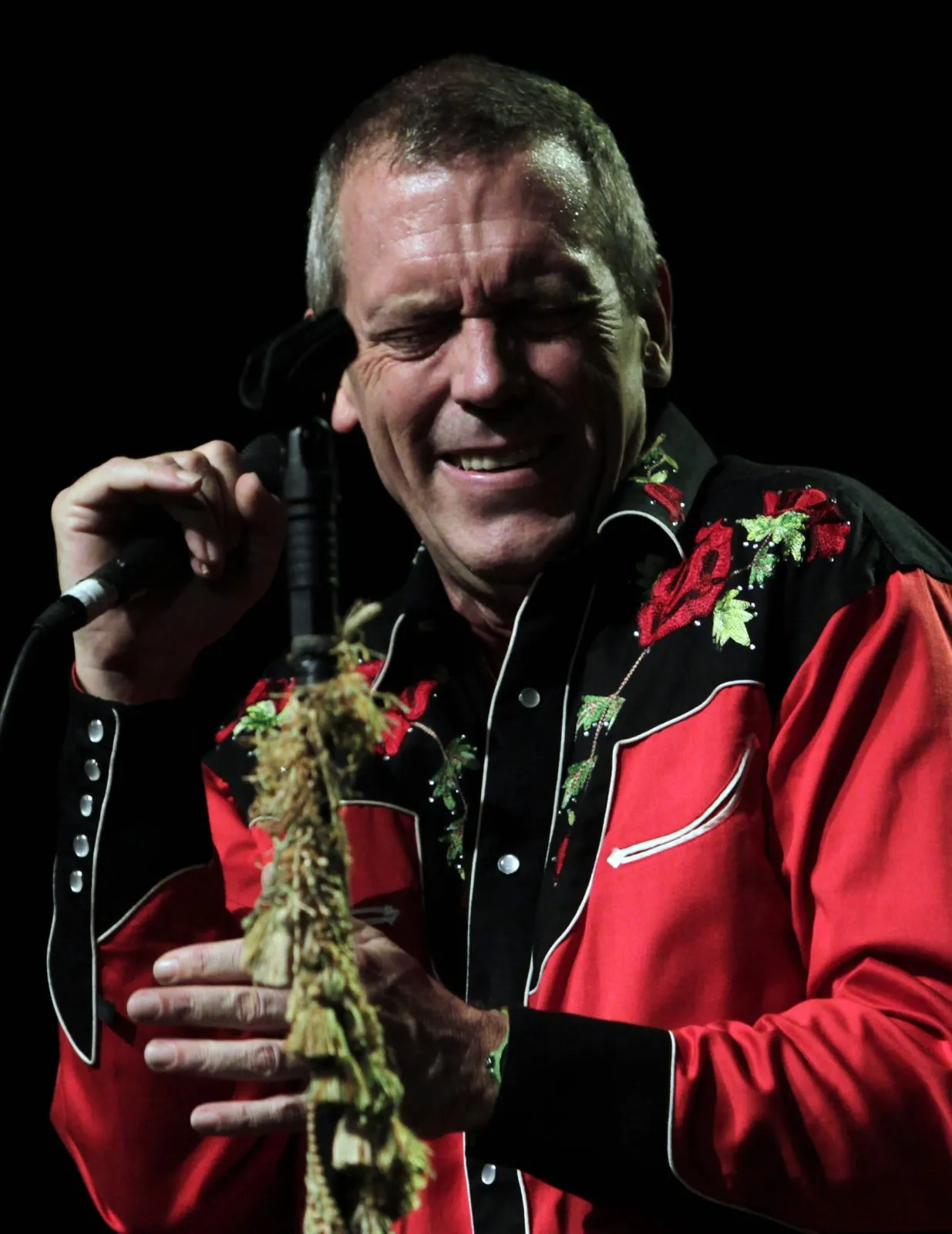  Hugh Laurie podczas koncertu w Barcelonie