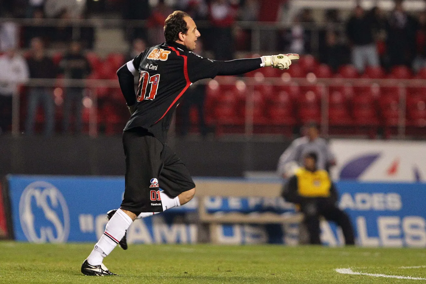 Tak strzela Rogerio Ceni! Zobacz gola brazylijskiego bramkarza