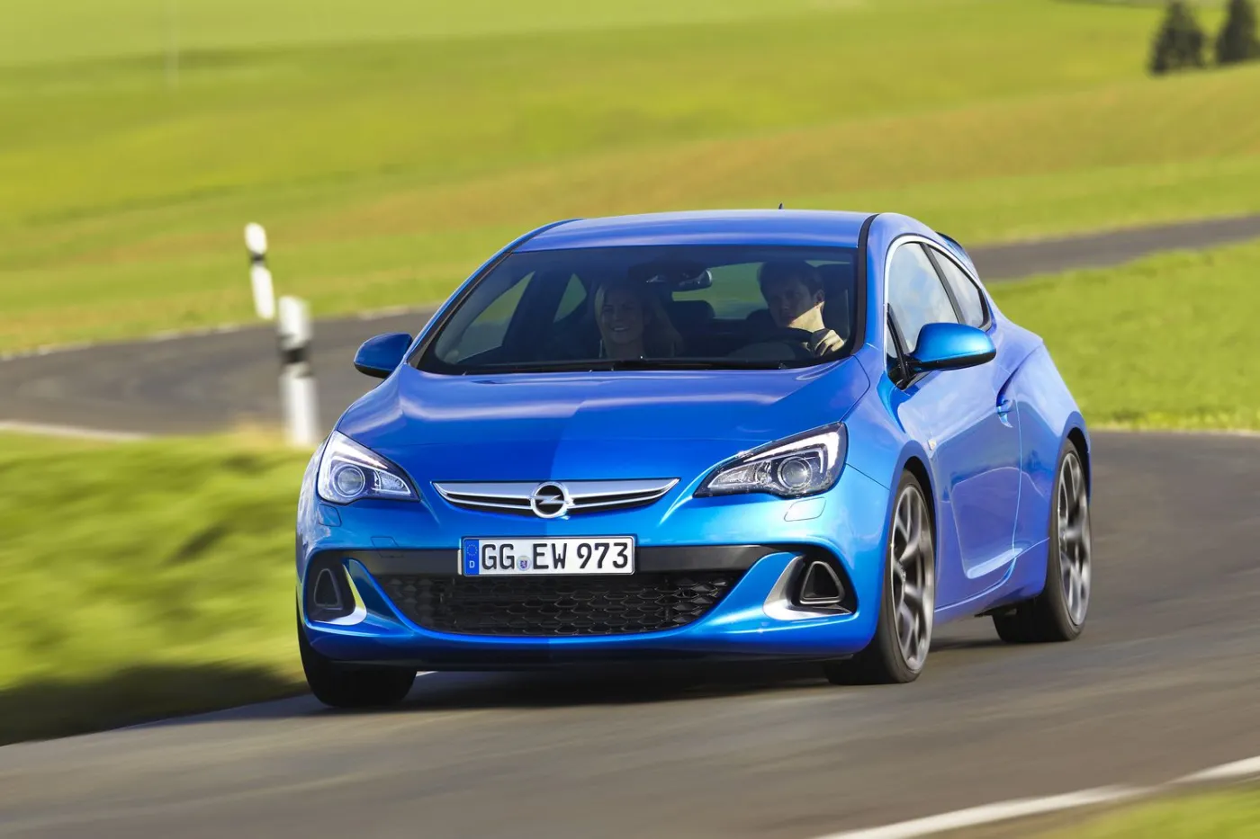 3479392-opel-astra-opc.jpg