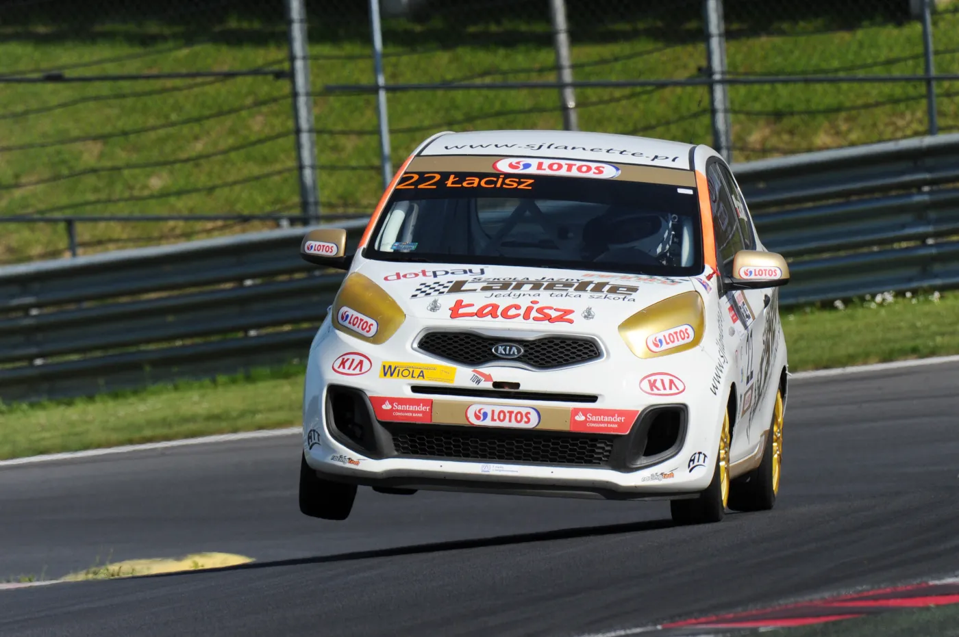 3527537-kia-lotos-race.jpg