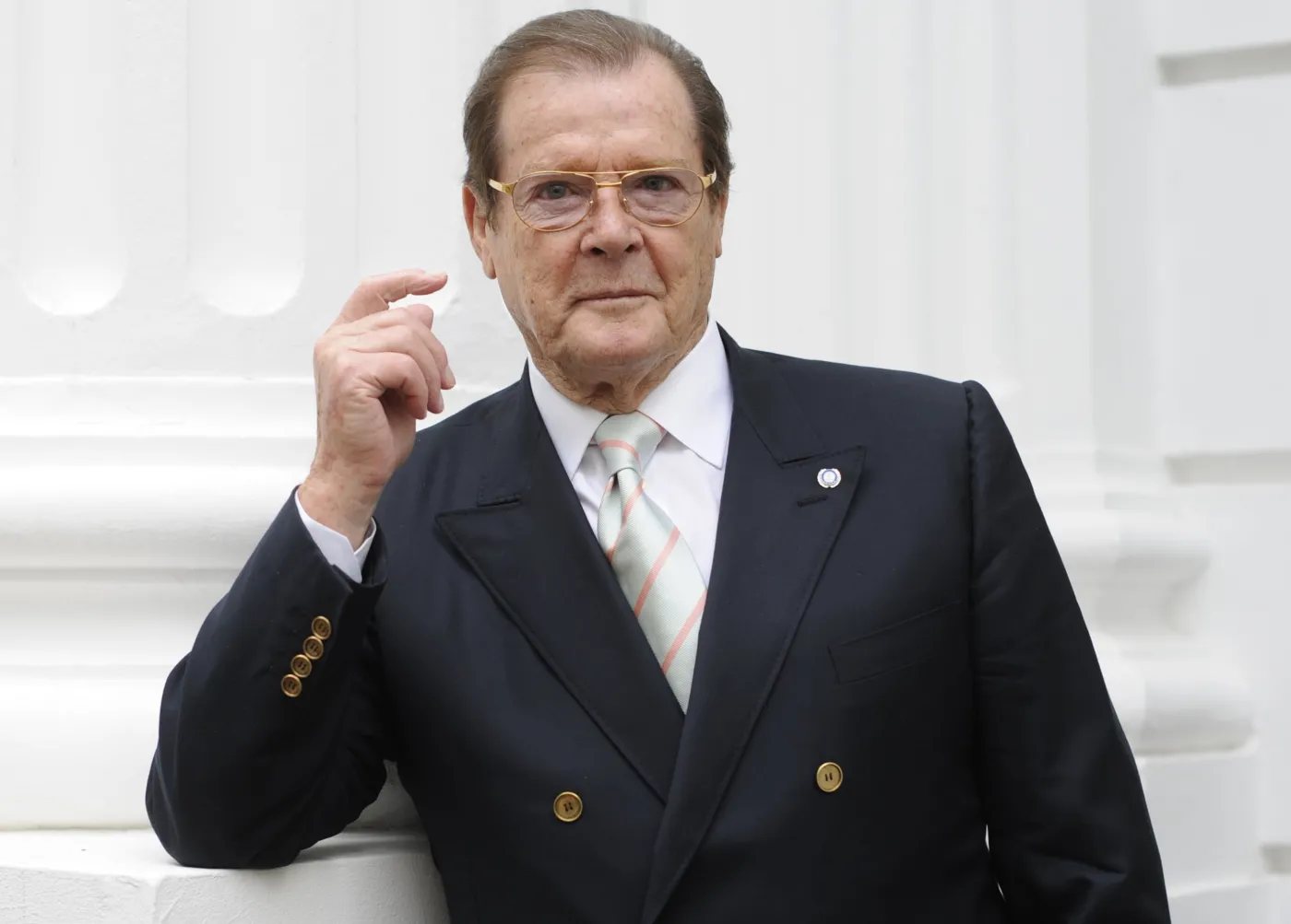 Roger Moore miał więcej kobiet niż Bond
