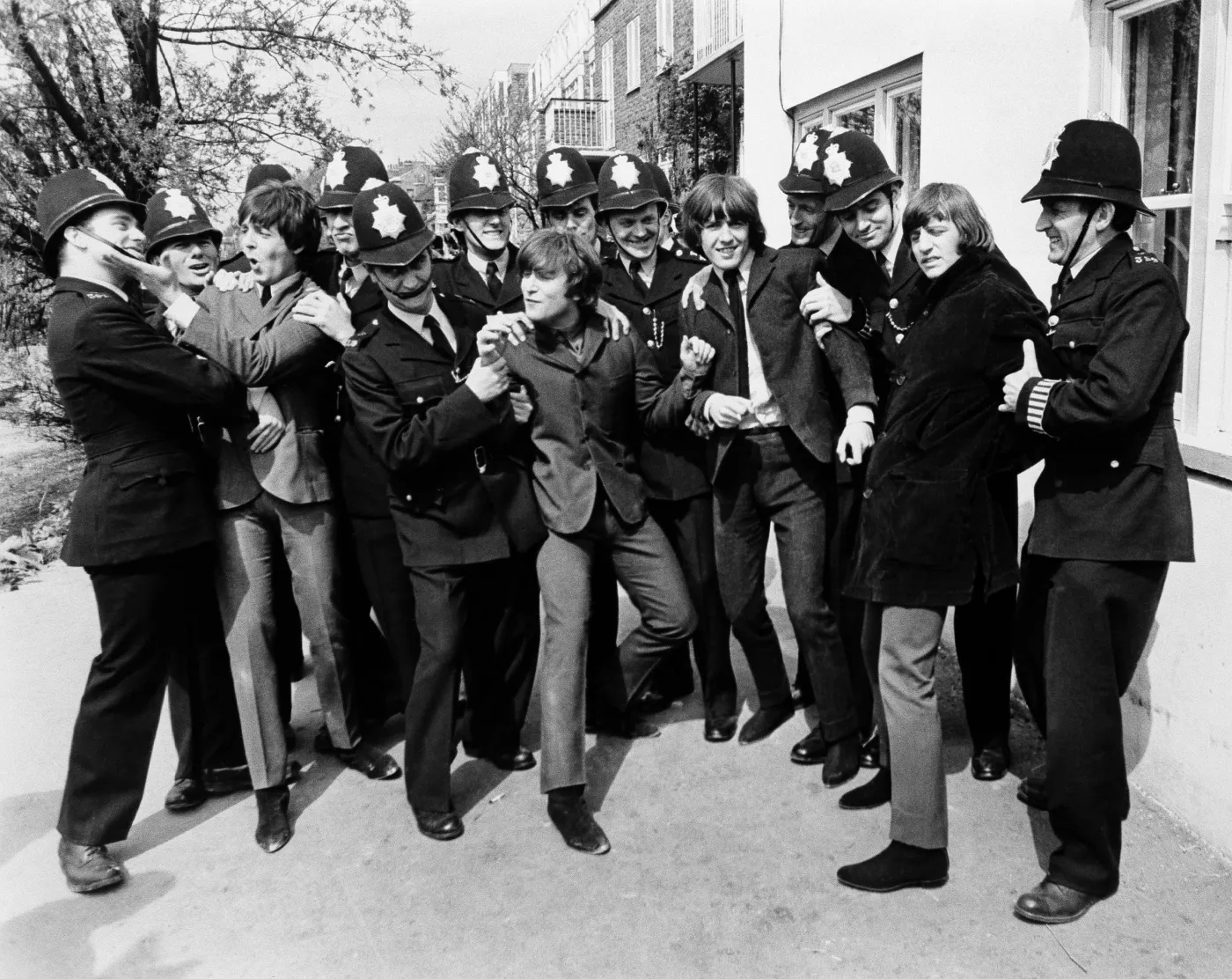 4112697-the-beatles.jpg