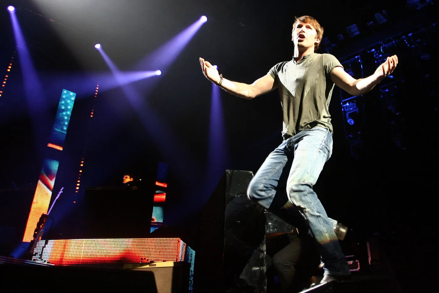 4186686-james-blunt.jpg