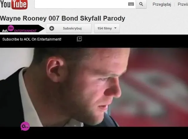 Rooney wcielił się w Jamesa Bonda. Parodiuje zwiastun filmu "Skyfall"