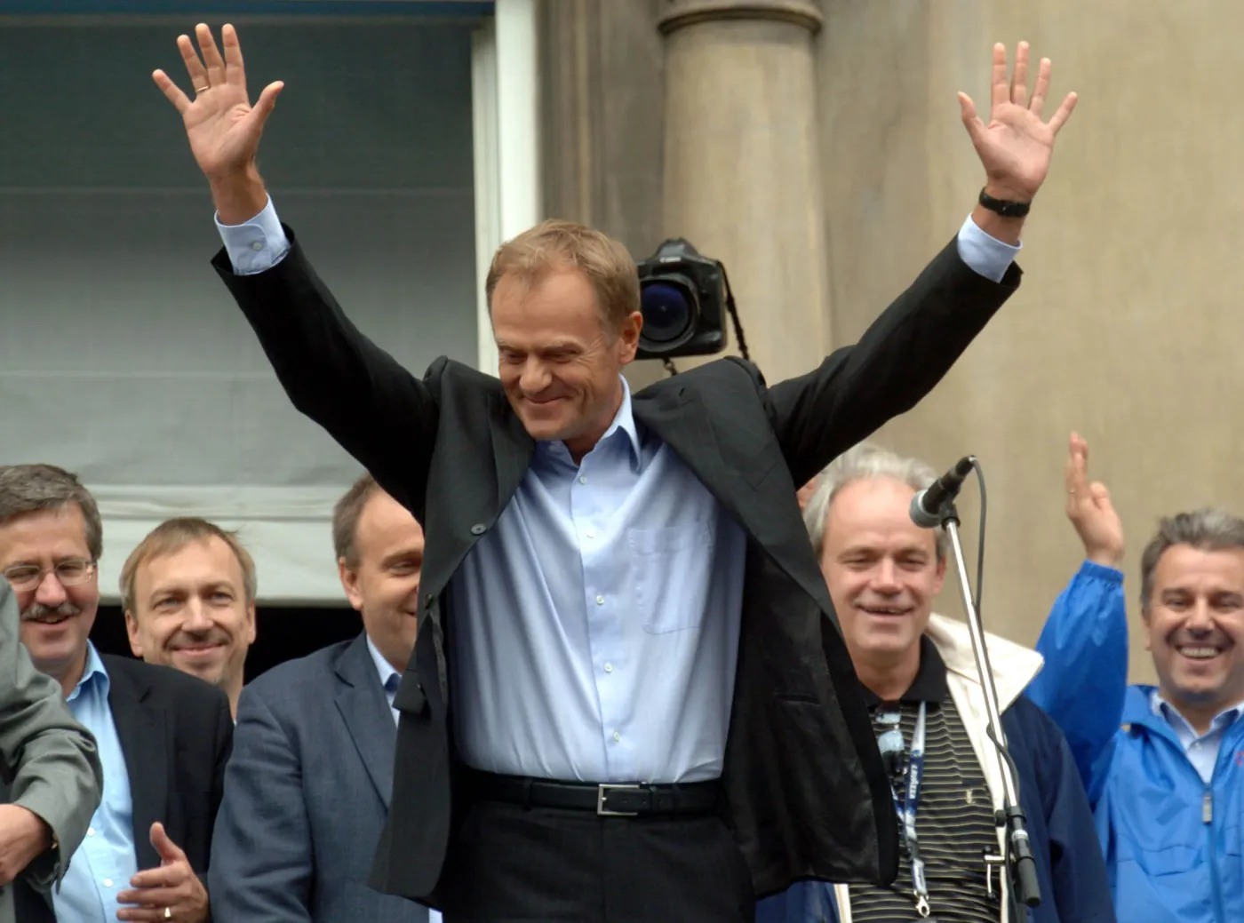 Tusk jak omnibus. Zna się na wszystkim?