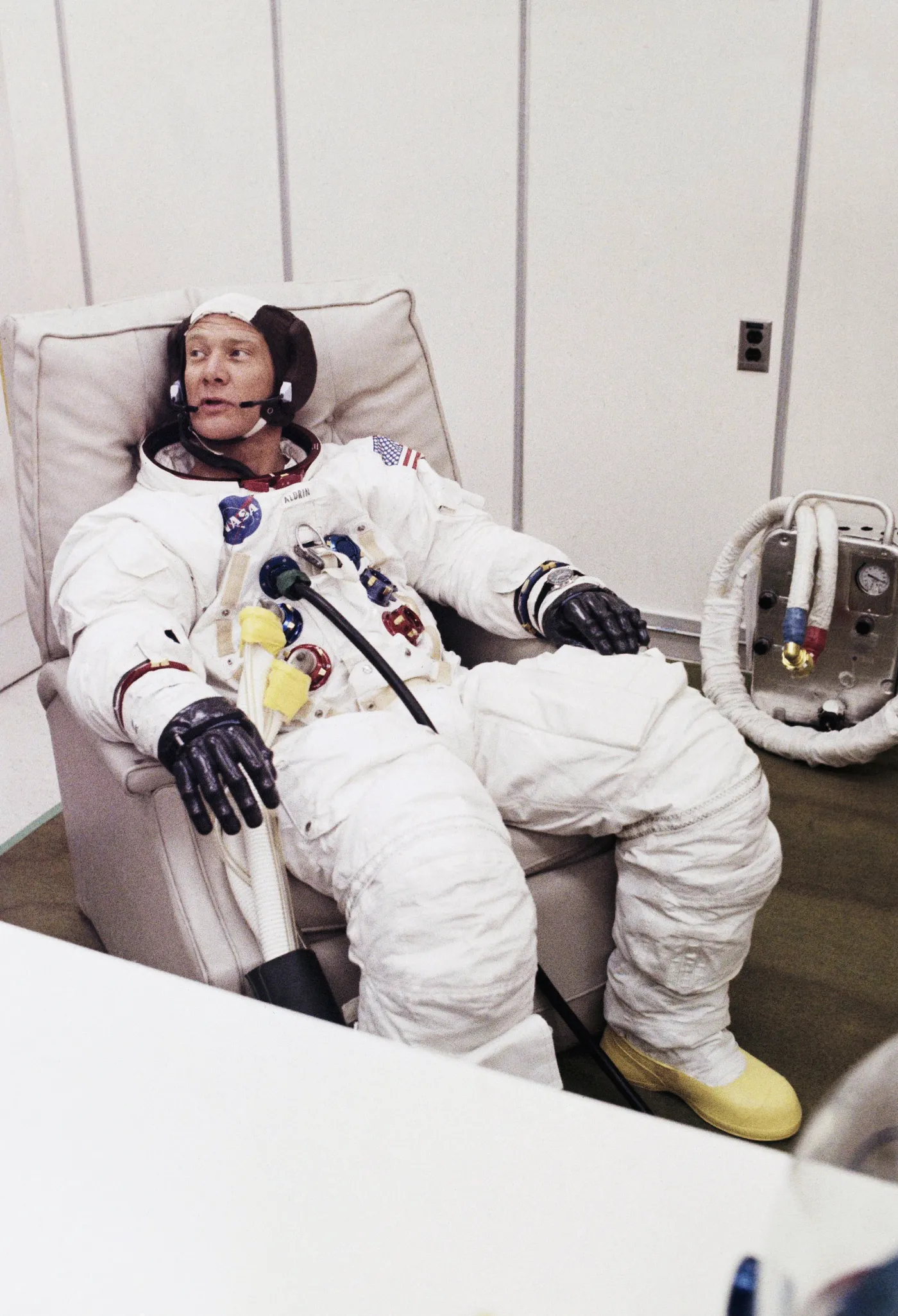 4220009-neil-armstrong.jpg