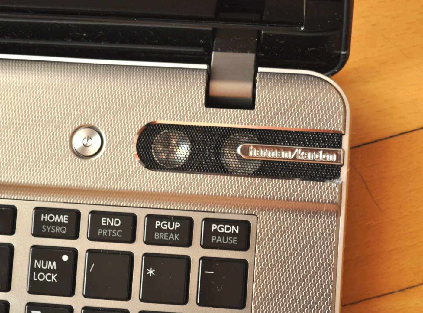 3909450-toshiba-p875.jpg